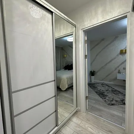 Apartment Smarald Lux Apartament Plazza *